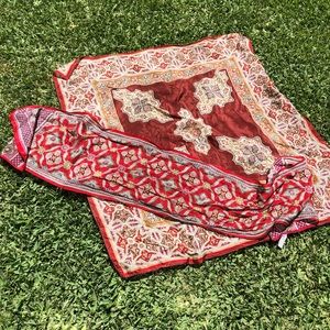 ✨Beautiful Vintage Oscar de la Rente Scarfs!✨